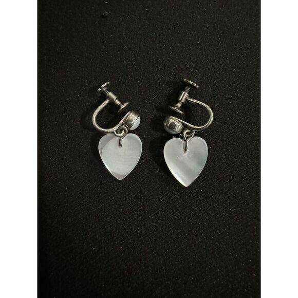 .925 Mother Of Pearl‎ Grapes Design Earrings - Picture 3 of 4